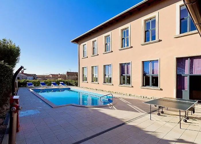 Villa Old School House By Interhome Basici